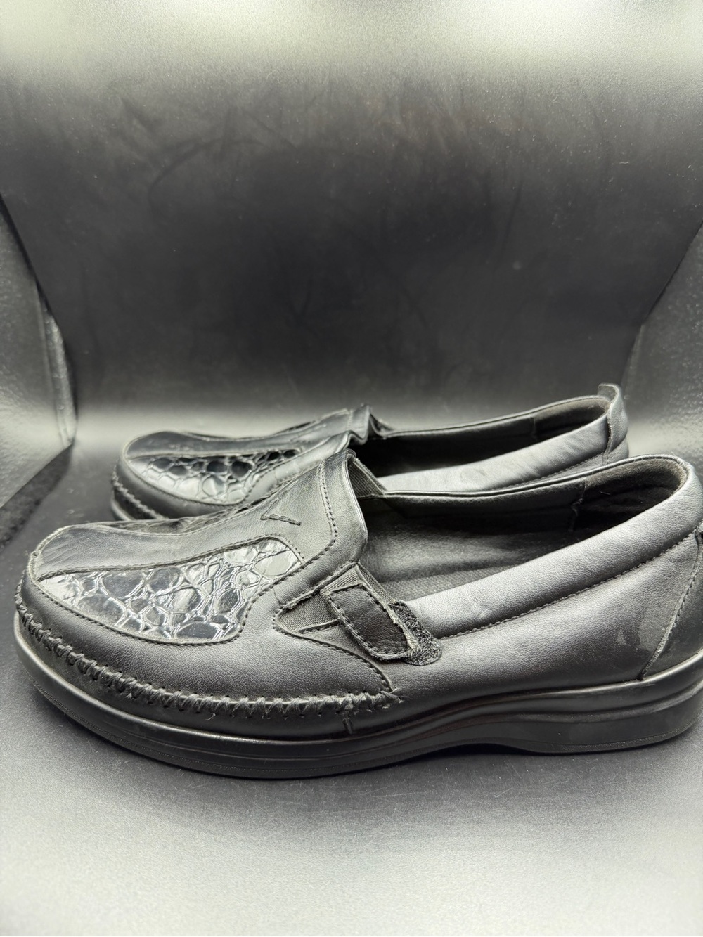 Stride lite Black Slip-On Leather Loafers